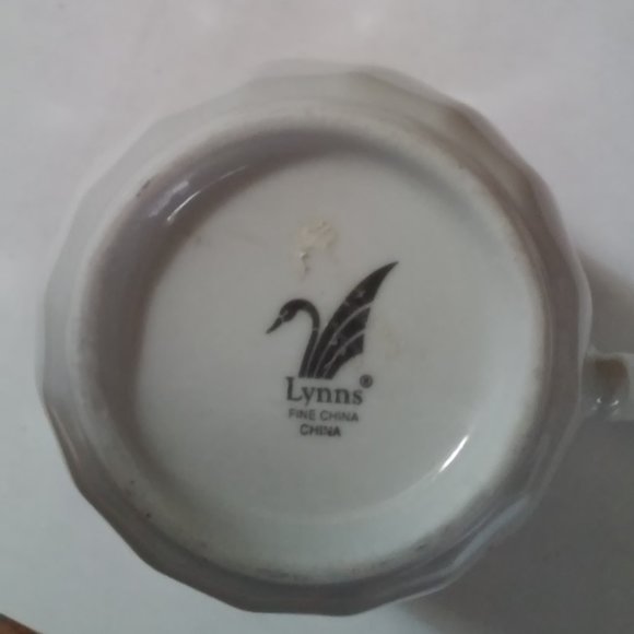 Lynns Fine China Cup 3 3/4" Tall x 4 1/2" Across With Handle Fruit Desig - Picture 4 of 5